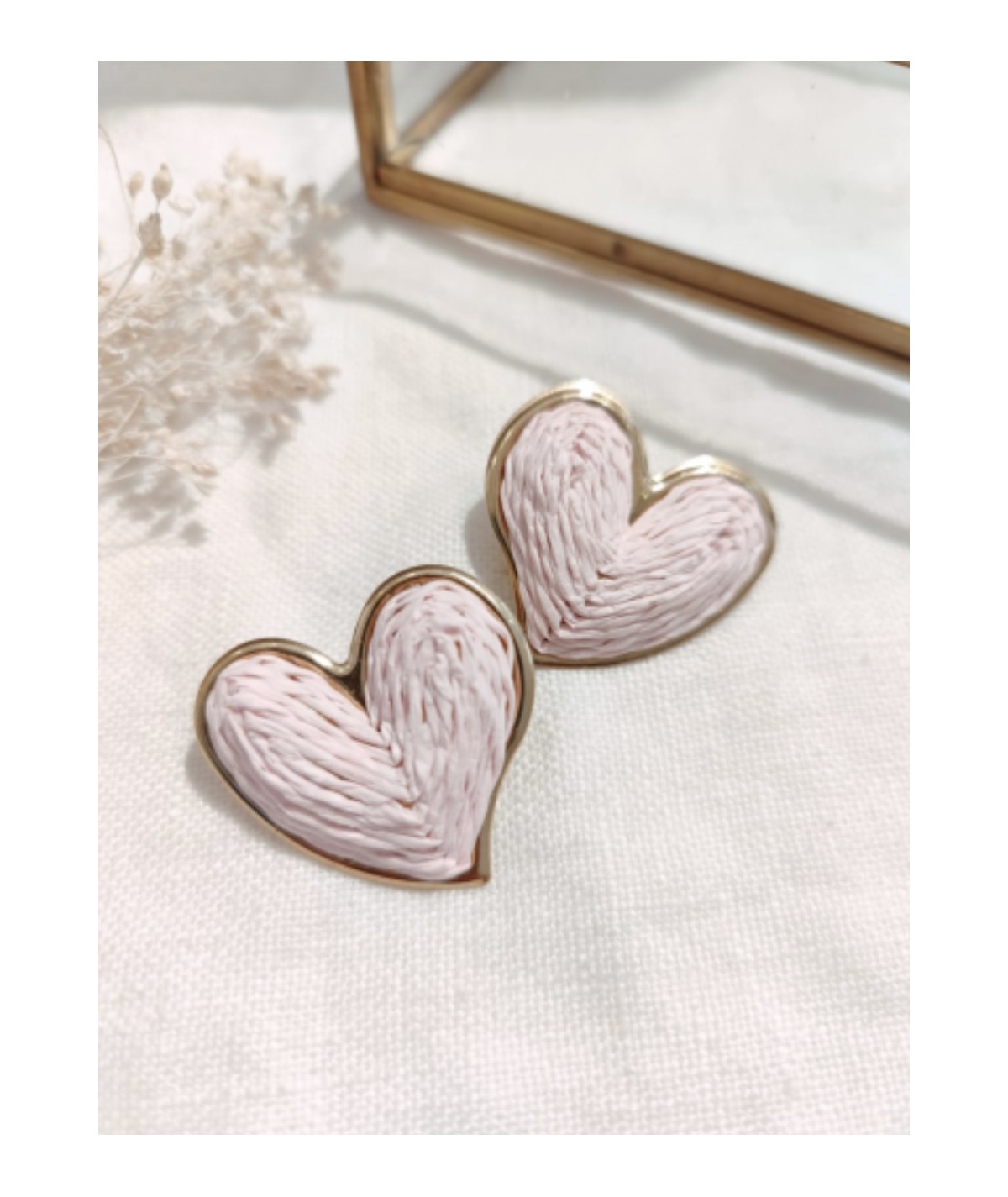Boucles d’oreilles cœur raphia