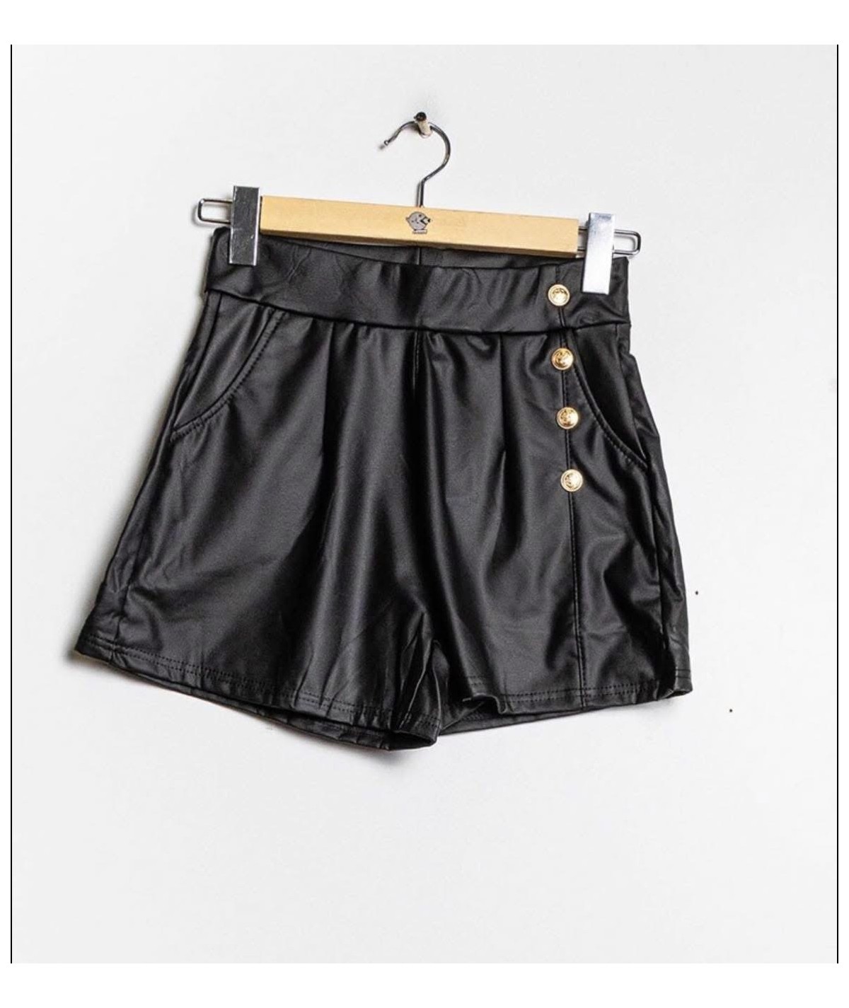 Short simili Adeline