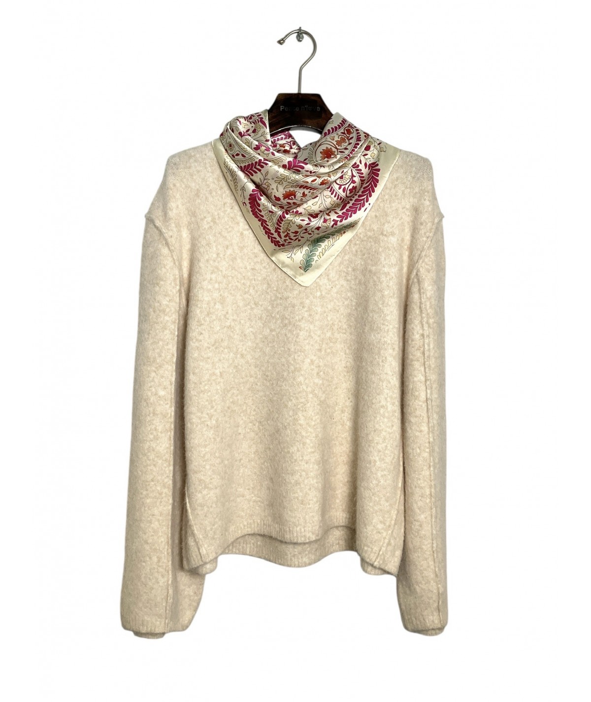 Pull Annie et son foulard